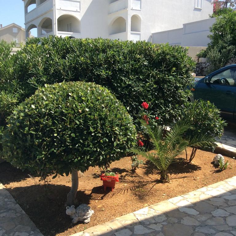 Island Of Pag Holiday Apartments Экстерьер фото