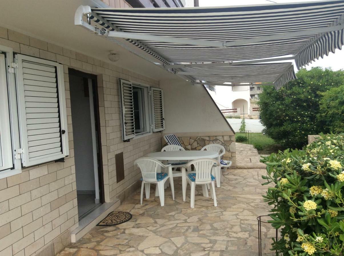 Island Of Pag Holiday Apartments Экстерьер фото